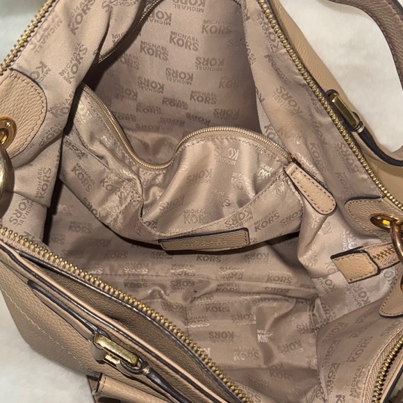Michael Kors Tan Shoulder Bag with Gold Accents - Picture 12 of 14